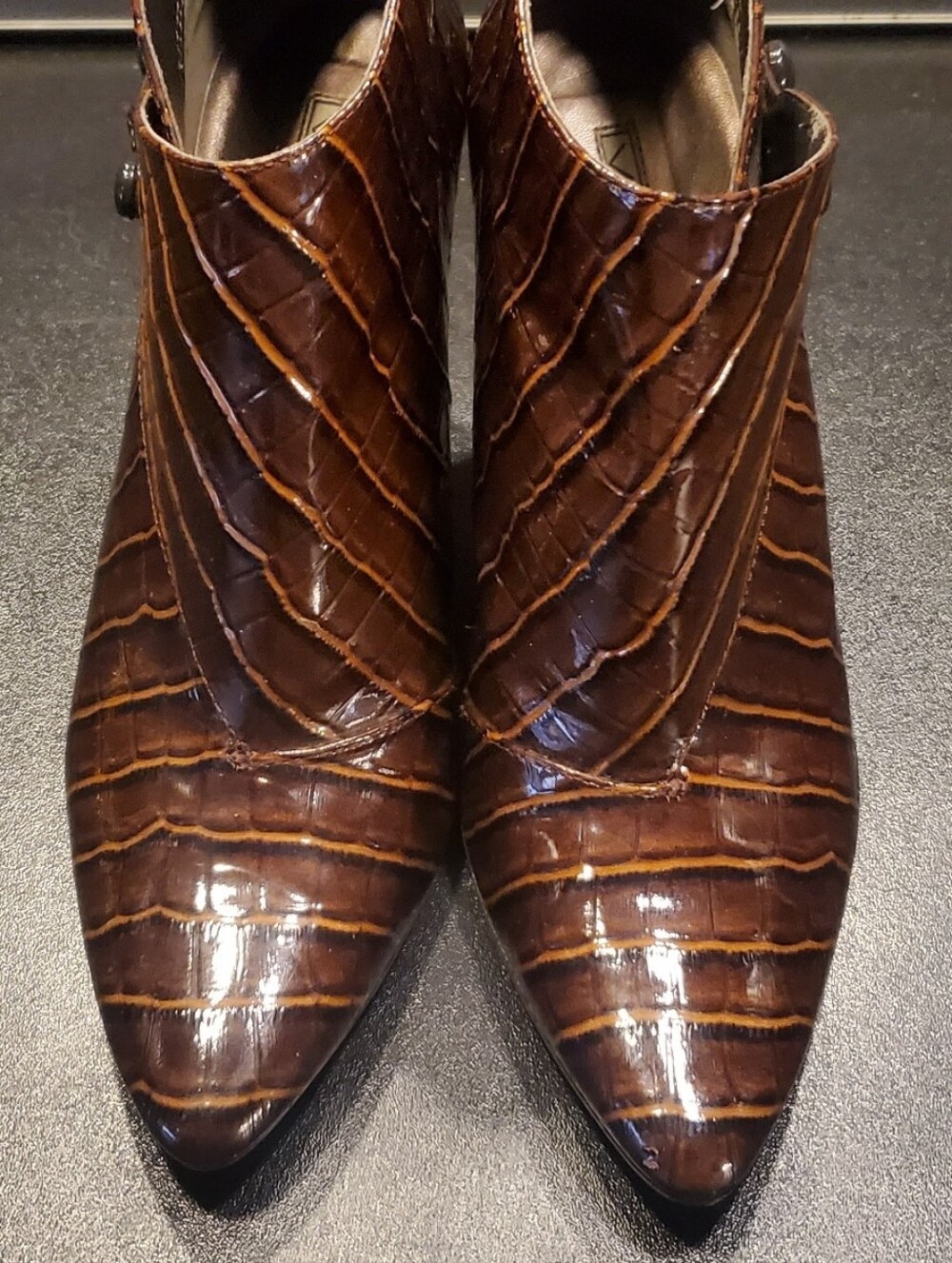 Via Spiga Gator Heels Brown Size 6